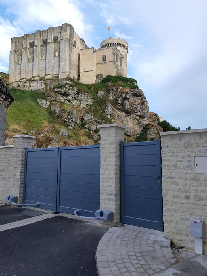 104431406_160093772239223_2873057322352807685_n